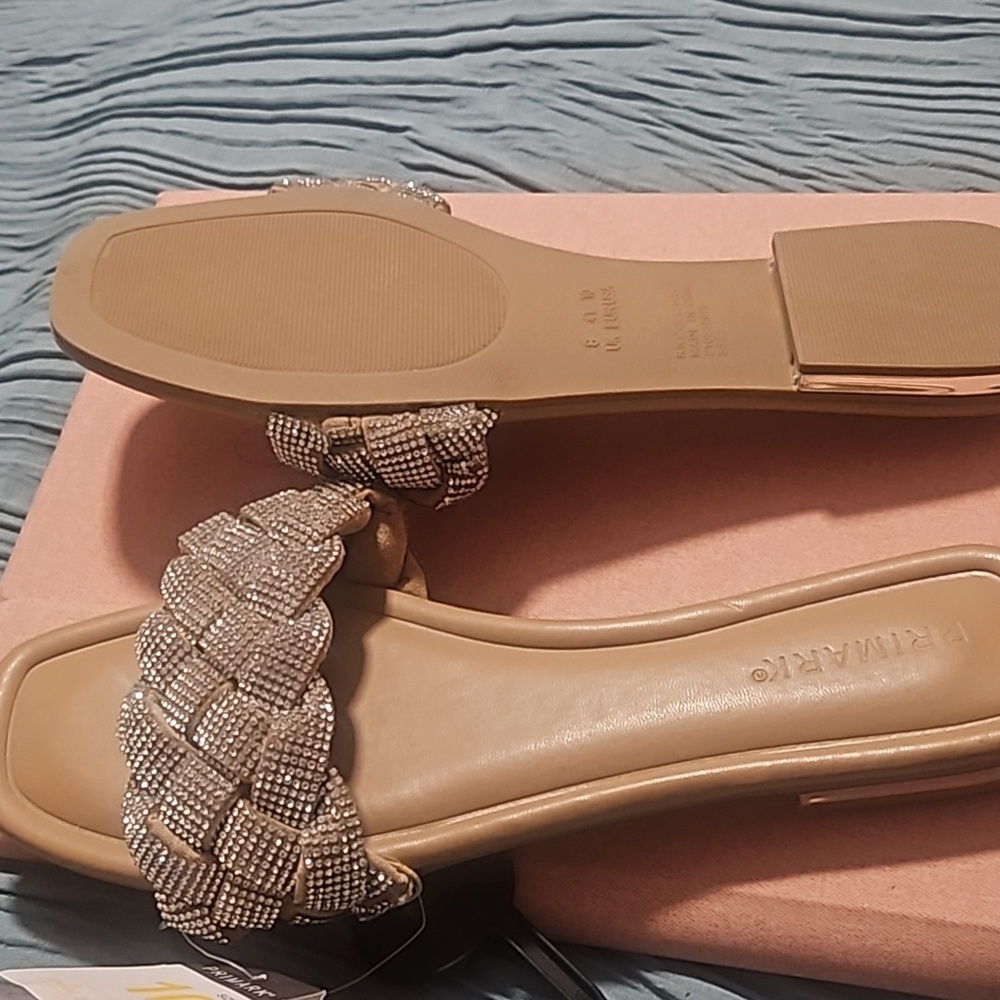 Gold colored shiny sandals - Picture 2 of 2